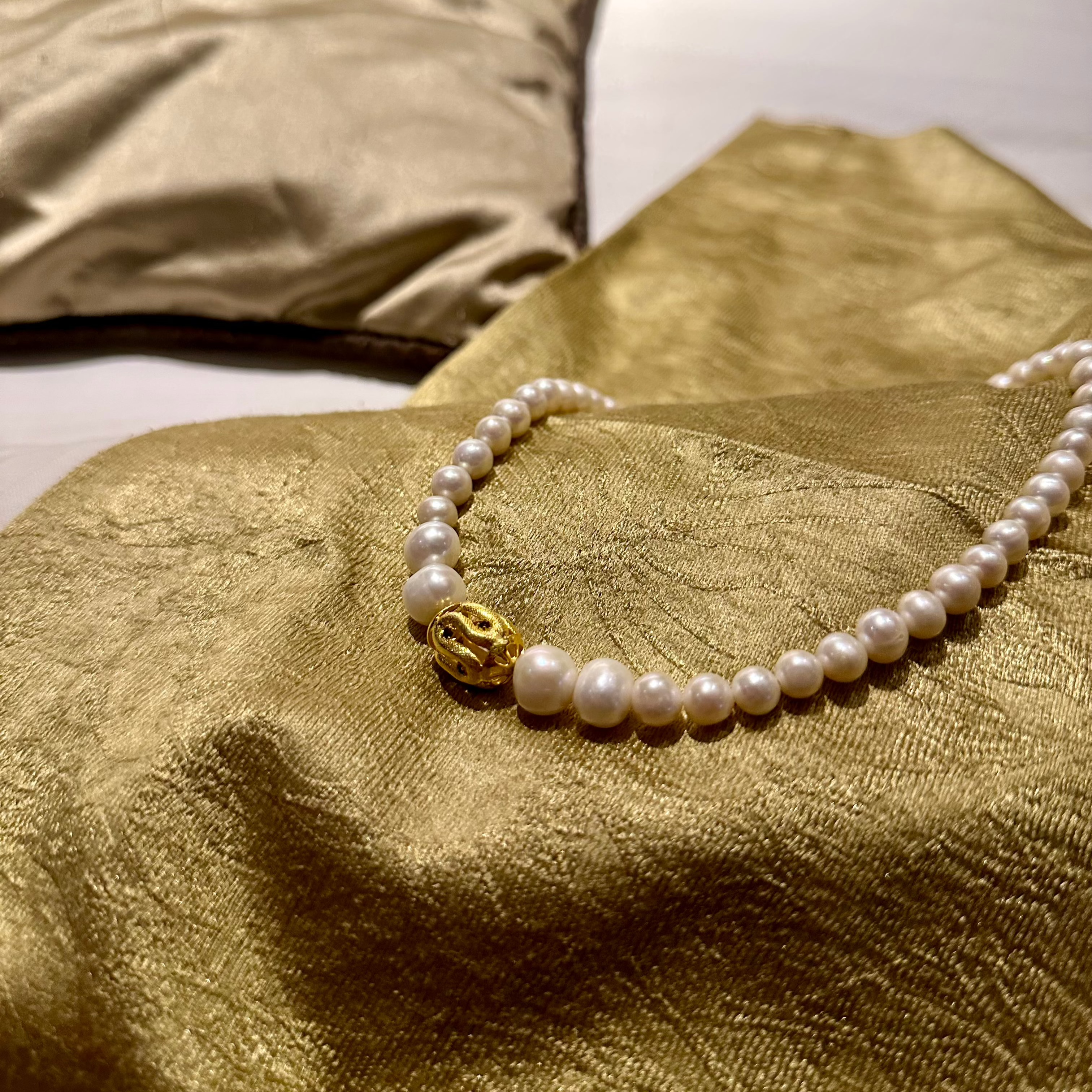 Collier ras du cou avec breloque serpent / Or