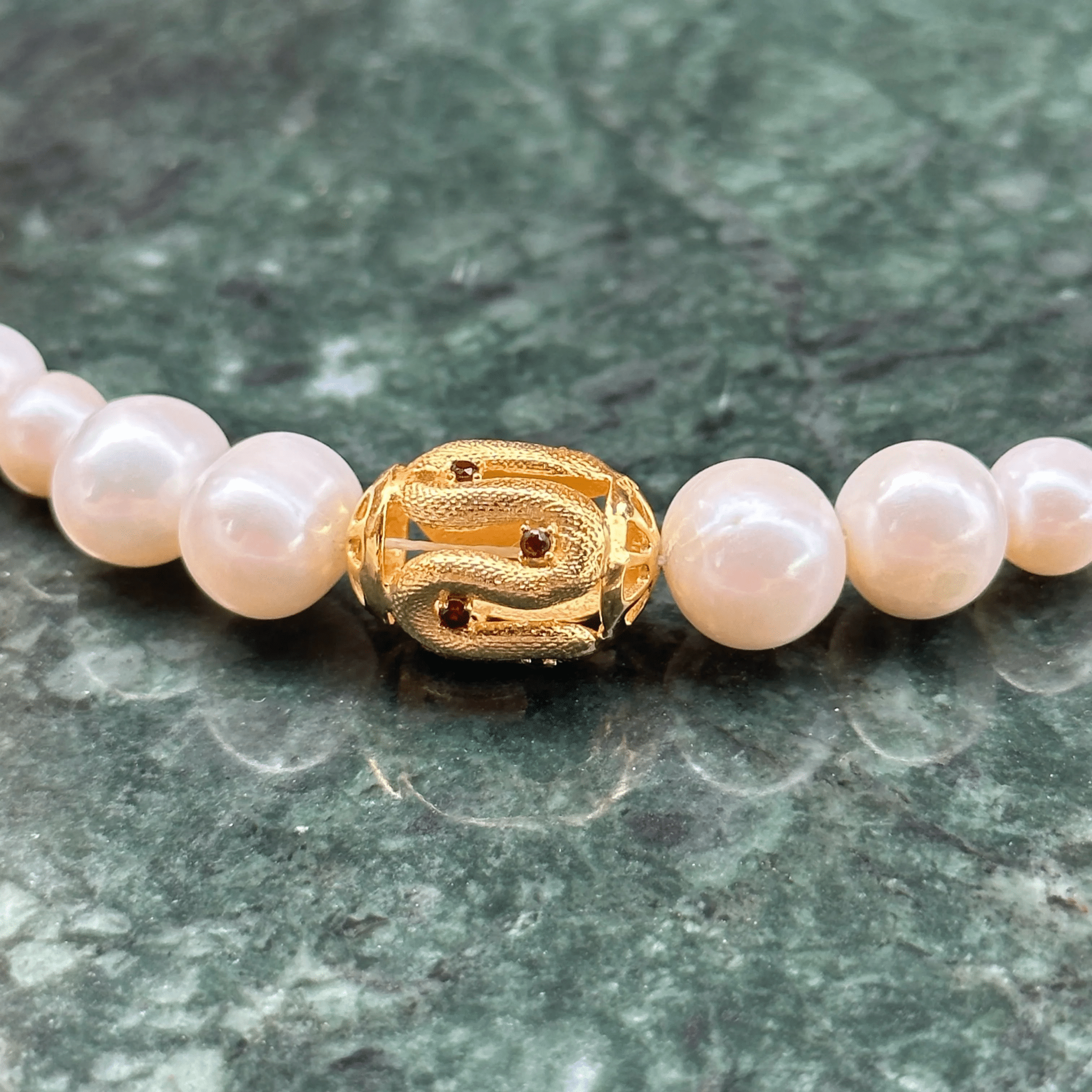 Choker With a Snake Charm / Gold - BOA PALACE