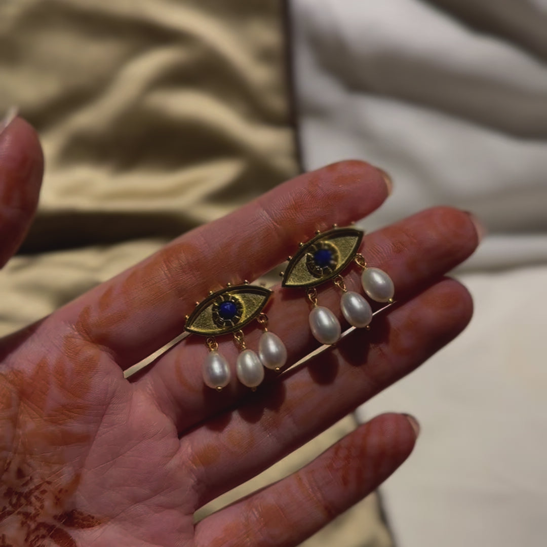 Yeux avec des larmes / Or